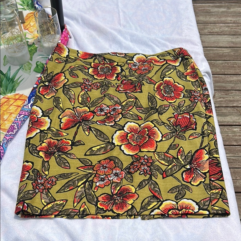 LOFT Tapestry Floral Pencil Skirt Size 12 Lined